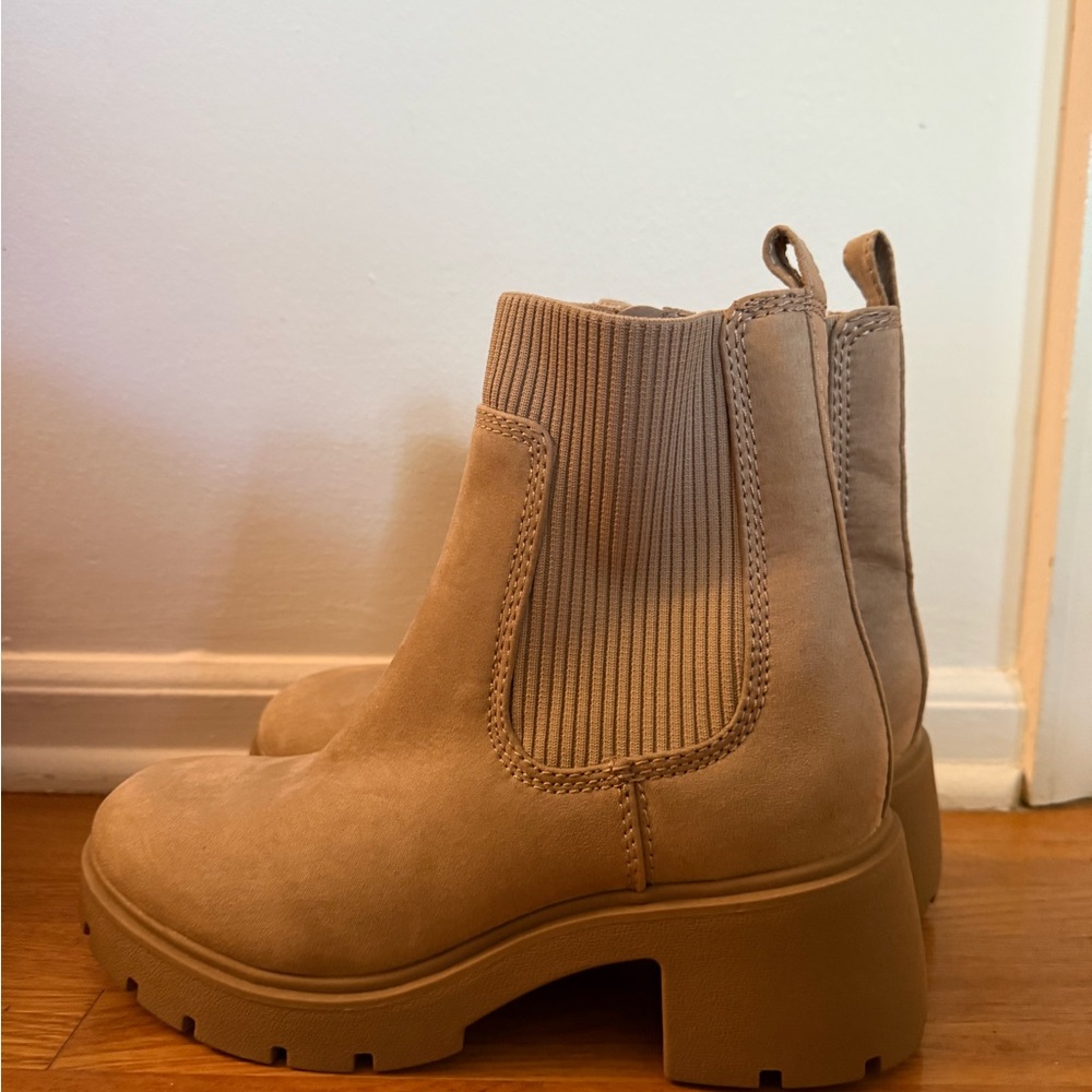 No Boundaries Women's Knit
Chelsea Ankle Boots Bone Beige
Size 7